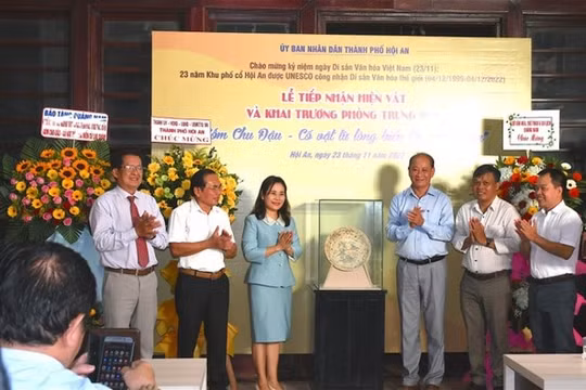 Khai trương trưng bày cổ vật gốm Chu Đậu khai quật từ biển Cù Lao Chàm