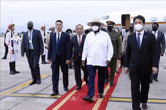 Tổng thống Cộng hòa Uganda bắt đầu thăm chính thức Việt Nam