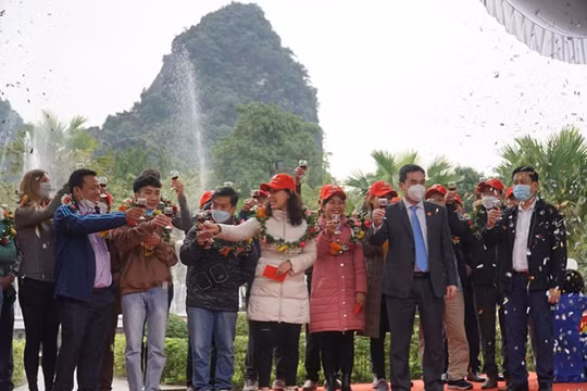 Những du khách đầu tiên ‘xông đất’ Quảng Bình đầu năm 2022