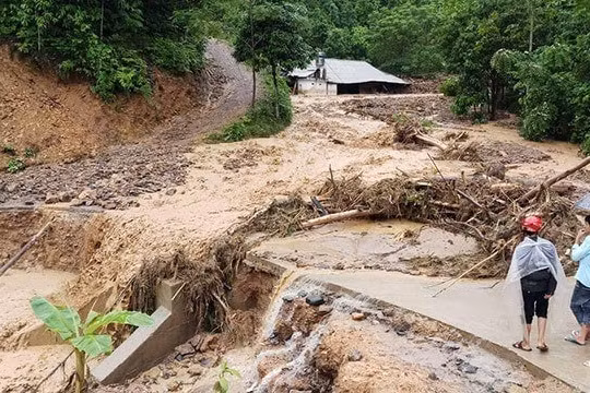 Chín người tử vong do mưa lũ, sét đánh và sạt lở đất trong tuần qua