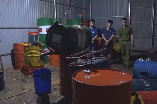 Khởi tố nhóm đối tượng sản xuất dầu nhờn giả quy mô lớn tại Quảng Ninh