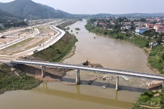 Phú Thọ: Cận cảnh cầu Vàng hơn 40 tỷ bắc qua sông Bứa