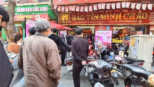 Giá vàng sáng nay trồi sụt liên tục, bất ngờ hạ nhiệt vào cuối phiên