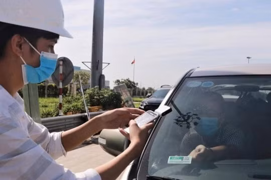Hà Nội: Có thể dán thẻ định danh tại các Trung tâm Đăng kiểm xe cơ giới