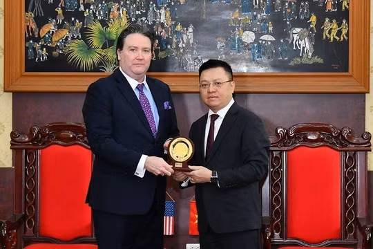 Đồng chí Lê Quốc Minh tiếp Đại sứ Hoa Kỳ tại Việt Nam Marc E. Knapper