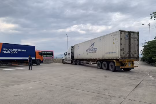 Xử lý lái xe điều khiển phương tiện chặn ngang đường cao tốc