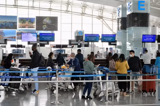 Hành khách di chuyển bằng đường hàng không tăng cao những ngày cận Tết