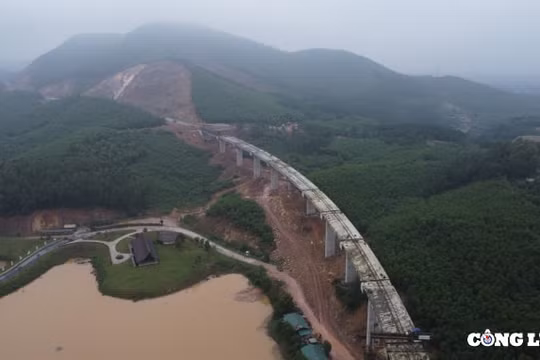 Hình ảnh "đại dự án" cao tốc Bắc - Nam phía Đông trong những ngày đầu năm 2022