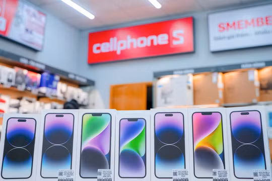 iPhone 14 Pro Max "cháy hàng" ngay trong ngày đầu mở bán tại Việt Nam