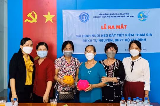Trà Vinh: Sức hút từ mô hình nuôi “heo đất tiết kiệm tham gia BHXH tự nguyện”
