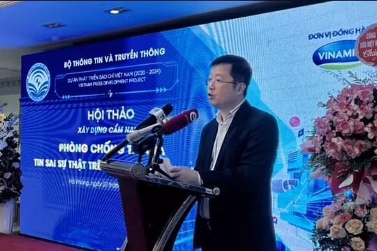 Sớm hoàn thiện “Cẩm nang phòng chống tin giả, tin sai sự thật trên không gian mạng"