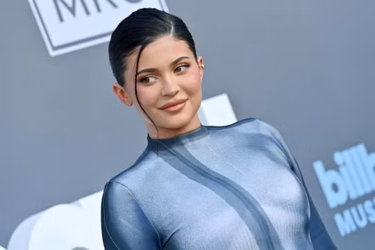 'Nữ hoàng Instagram' Kylie Jenner hối hận vì đặt tên con là Sói