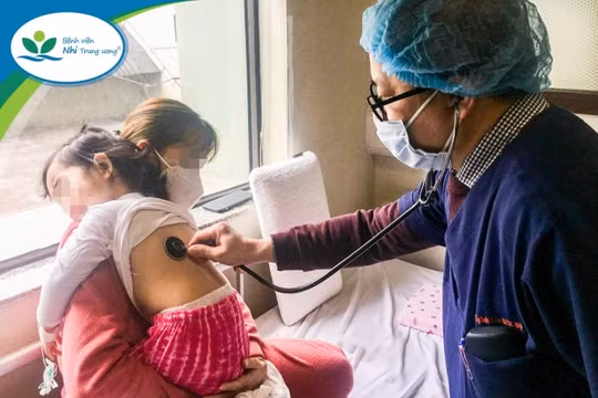 14 dấu hiệu trẻ có nguy cơ chuyển nặng khi mắc COVID-19