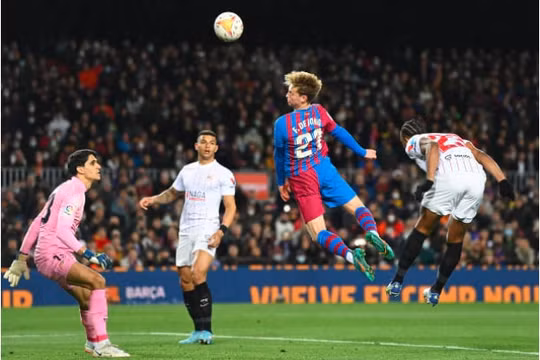 Đánh bại Sevilla 1-0, Barca vươn lên vị trí thứ 2 La Liga
