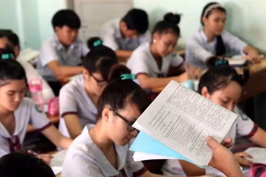 Bộ GDĐT trả lời cử tri về tình trạng trẻ em bị bạo hành, áp lực về học tập gia tăng