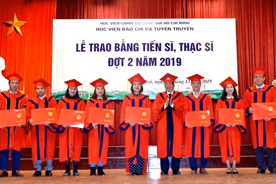 Năm 2030, nữ sẽ chiếm 35% tổng số tiến sĩ
