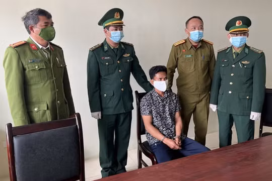 Đối tượng mua bán ma tuý sa lưới sau 19 năm lẩn trốn truy nã tại Lào