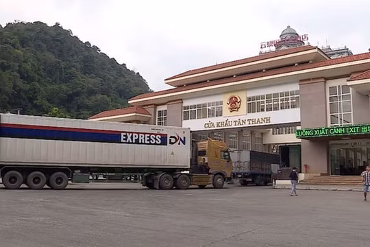 15.000 xe hàng đã được thông quan qua các cửa khẩu phía Bắc