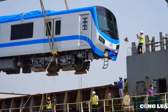 Thêm hai đoàn tàu Metro số 1 Bến Thành - Suối Tiên về TP.HCM