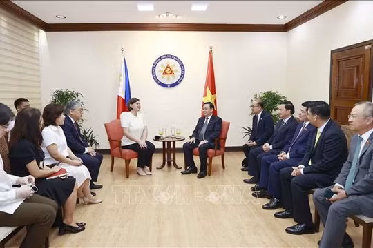 Chủ tịch Quốc hội Vương Đình Huệ hội kiến Phó Tổng thống Philippines Sara Duterte