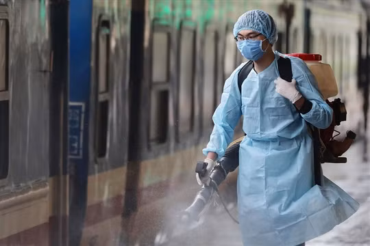 Sốt xuất huyết tăng cao, Bộ Y tế yêu cầu phun hóa chất 100% các hộ gia đình thuộc khu vực ổ dịch