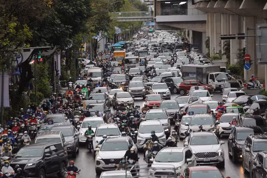 Hà Nội: Còn nhiều nút giao thường xuyên ùn tắc nghiêm trọng giờ cao điểm