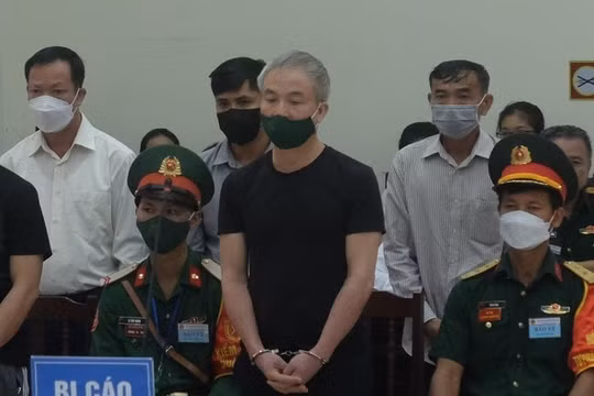 Cựu Tư lệnh Cảnh sát biển hầu toà phúc thẩm vụ nhận hối lộ, bảo kê ‘trùm’ buôn lậu xăng dầu