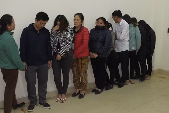 Bắt 10 đối tượng đánh bạc hơn 100 tỷ đồng bằng hình thức ghi số lô, đề