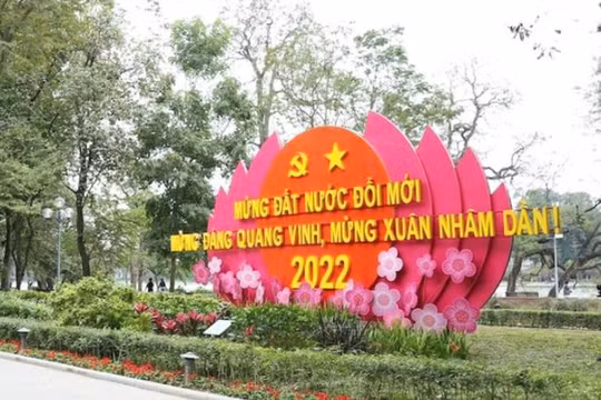 Hà Nội rực rỡ cờ hoa mừng Đảng, mừng Xuân mới Nhâm Dần 2022