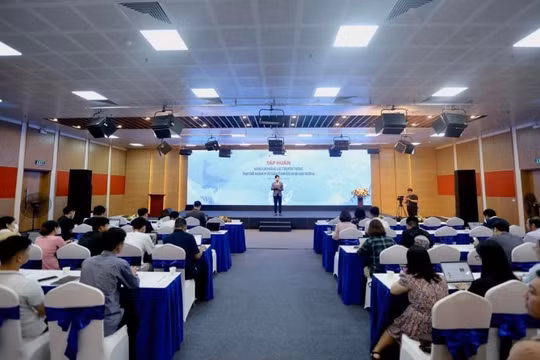 Tập huấn cho phóng viên nâng cao truyền thông về giảm thiểu rác thải nhựa đại dương