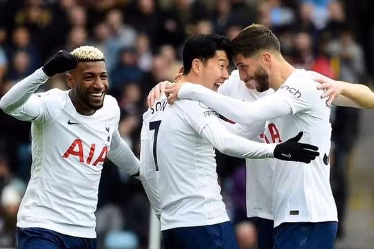 Man United và Arsenal cùng thua, Tottenham vượt lên ở cuộc đua top 4