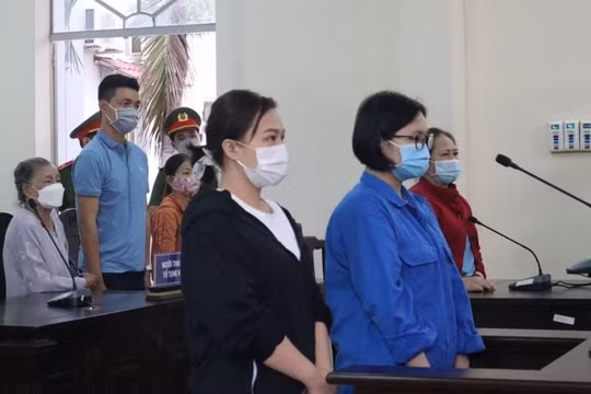 Nữ sinh giết chết cha ruột bằng xyanua hầu toà