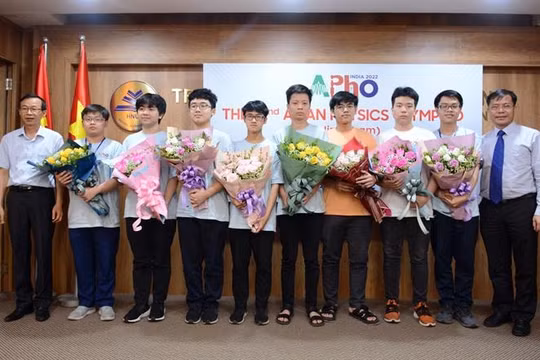 8/8 học sinh Việt Nam đoạt giải tại Olympic Vật lí Châu Á - Thái Bình Dương