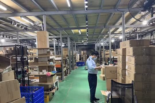 TP.HCM: Tạm giữ lô mỹ phẩm nhập lậu giá trị gần 6 tỷ đồng