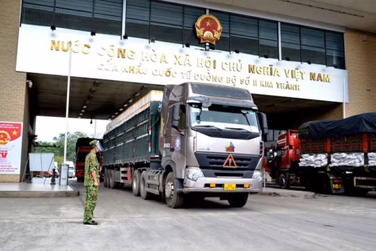 Xuất nhập khẩu qua cửa khẩu Lào Cai tiếp tục gặp nhiều khó khăn