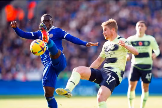 De Bruyne tỏa sáng, Man City tạm lên ngôi đầu Ngoại hạng Anh