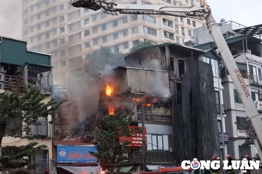 Hà Nội: Cháy lớn tại ngôi nhà 4 tầng trên phố Minh Khai