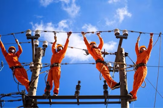 Chuyên gia: Lợi bất cập hại khi để giá điện thấp quá lâu