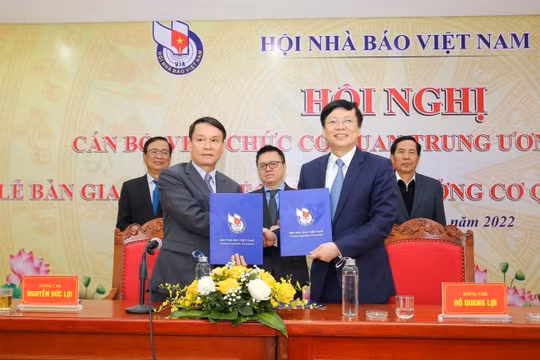 Tiếp tục nỗ lực phấn đấu thêm thành tựu mới cho nhiệm kỳ mới