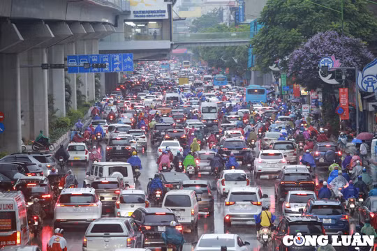 Đề xuất tách làn riêng cho ô tô lưu thông trên đường Nguyễn Trãi, Hà Nội