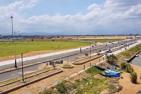 Kỷ luật hàng loạt cán bộ trong vụ bán sỉ 262 lô đất khu đô thị Nam Tuy Hòa