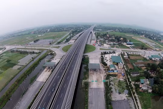 Xem xét chủ trương đầu tư đường bộ cao tốc Dầu Giây – Tân Phú
