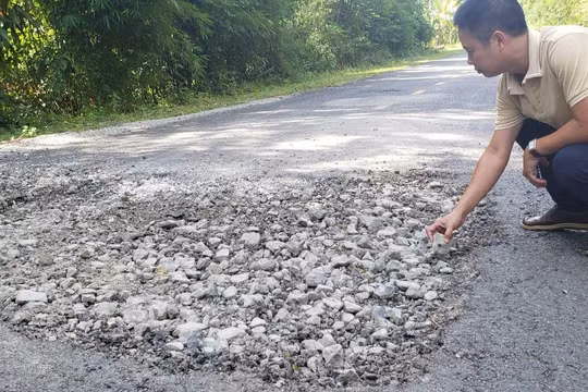 Quốc lộ 14C đoạn qua tỉnh Kon Tum hư hỏng, xuống cấp nghiêm trọng