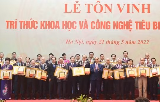 Giấc mơ Việt Nam thịnh vượng chỉ có thể được soi đường bằng ánh sáng tri thức