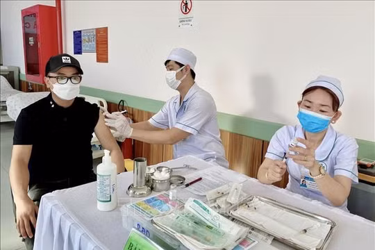 Hơn 96% trẻ 12-17 tuổi ở An Giang tiêm đủ 2 mũi vaccine ngừa Covid-19
