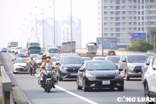 Hà Nội: CSGT bắt đầu ghi hình và xử phạt các phương tiện đi vào làn khẩn cấp trên Vành đai 3