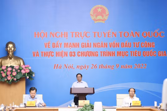 Thủ tướng: Thời gian không chờ đợi ai cả, phải hành động quyết liệt giải ngân vốn đầu tư công