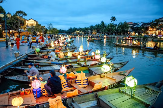 Nghịch lý của ngành du lịch: Giá tour nội địa còn cao hơn tour quốc tế