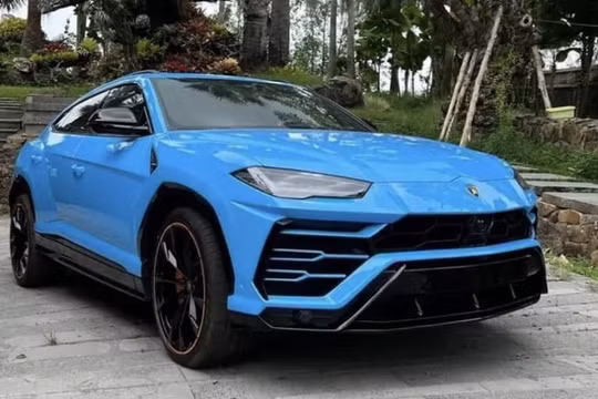 Lamborghini Urus độc nhất tại Việt Nam với màu sơn Blu Cepheus