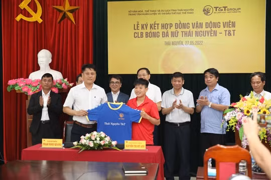 Bóng đá nữ Việt Nam lần đầu tiên có ‘tiền lót tay’ cầu thủ